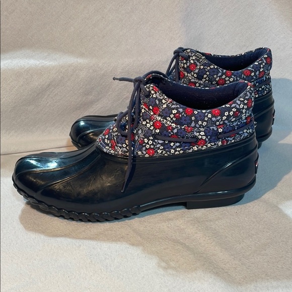 Tommy Hilfiger Navy and Red Floral Winter Rain Boots Like New! Warm Waterproof - Picture 3 of 13